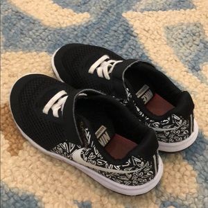 Girls black Nike 12c tennis shoe